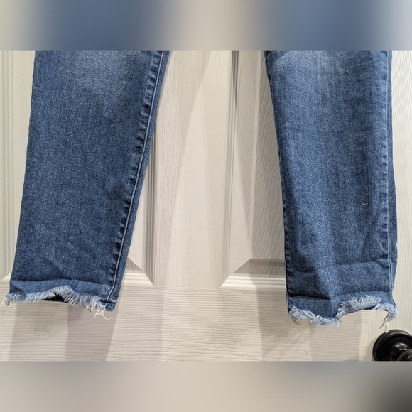 Flying Monkey Mid-Rise Distressed Jeans, Size 31 - Picture 4 of 13